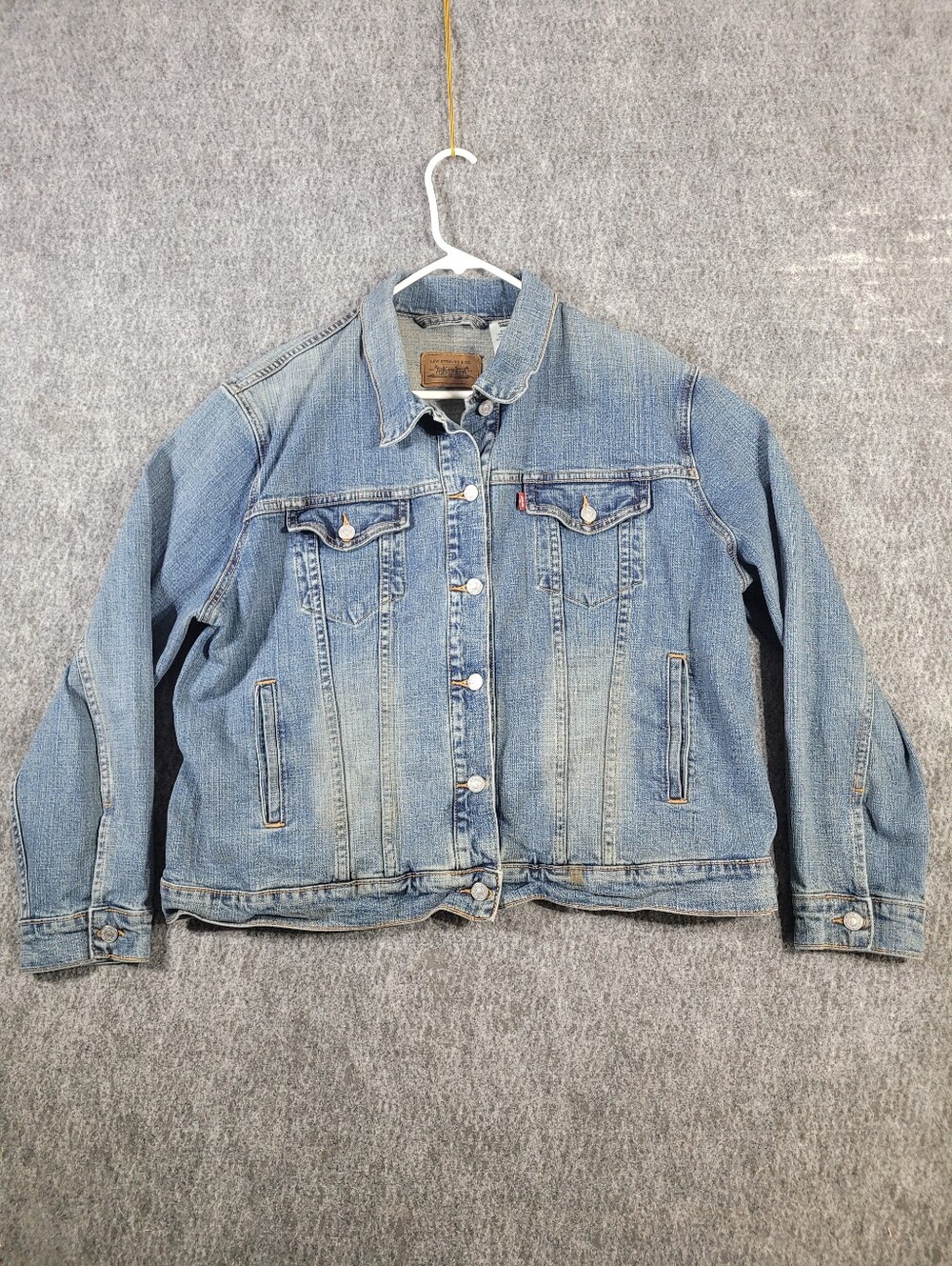 Levi's Women's Denim Trucker Jacket Size 2X Blue Jean Coat Medium Wash Stretch